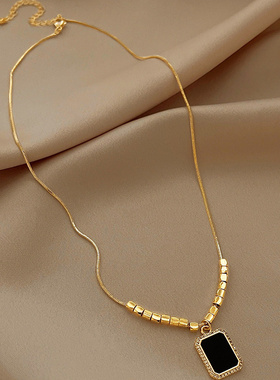 黑色方块吊坠项链女2025年新款