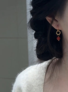 新中式相思红豆新年耳环女民族风红色耳钉2026新款小众设计感耳饰