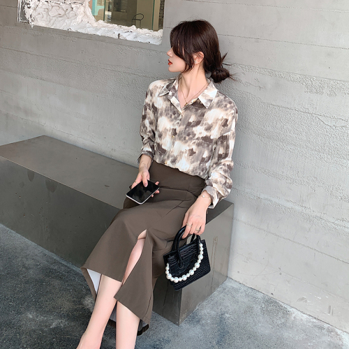 Real shooting of the new Korean chic in autumn and winter 2021 simple and versatile solid color split A-line skirt