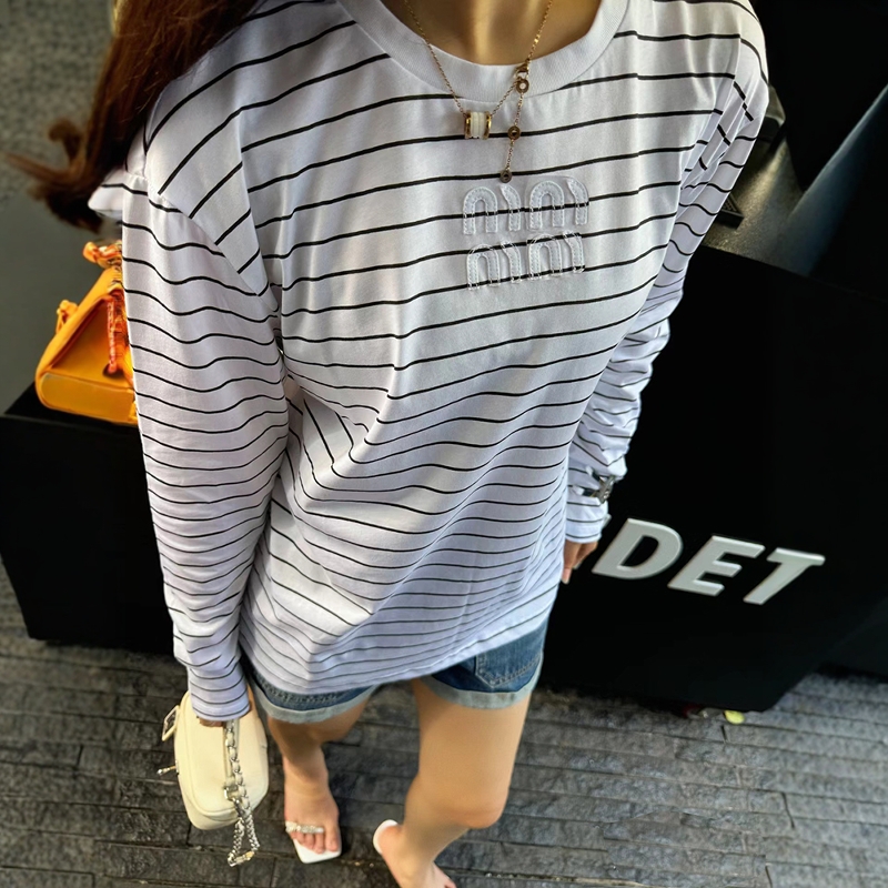 深圳南油高版本 2025秋装新款中长款字母贴布刺绣上衣宽松长袖T恤