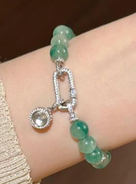 灵动碧绿色手串白金色回形针蛋面