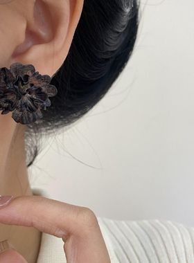 烟雨耳钉简约百搭灰黑色花朵森系时尚国潮风夸张耳环无耳洞耳夹