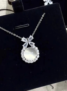 吊坠在逃公主冰种蛋面名媛风