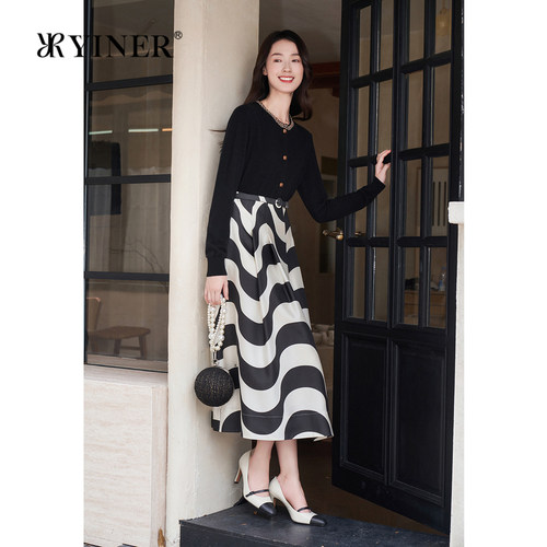 YINER音儿春季绵羊毛桑蚕丝撞色黑白波浪花瓣半身裙