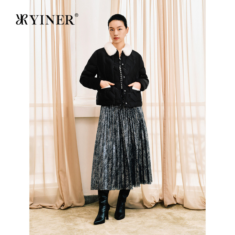 YINER音儿女装冬季短款撞色保暖水貂毛翻领鹅绒羽绒服