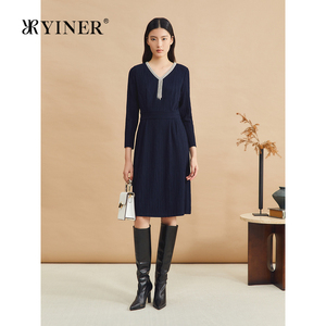 YINER音儿专选女装冬季法式钉珠装饰闪闪流苏V领针织连衣裙