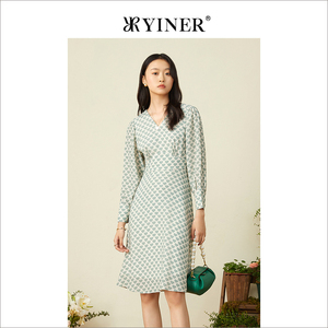 YINER音儿女装春季时尚高腰爱心印花V领长袖连衣裙