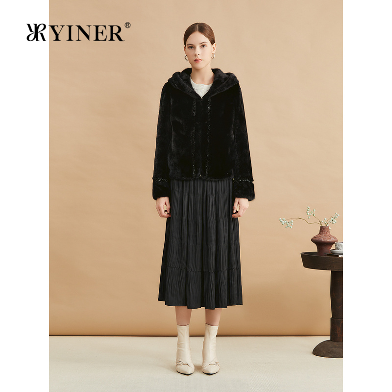 YINER音儿专选女装冬季时尚优雅短款连帽水貂毛皮草外套