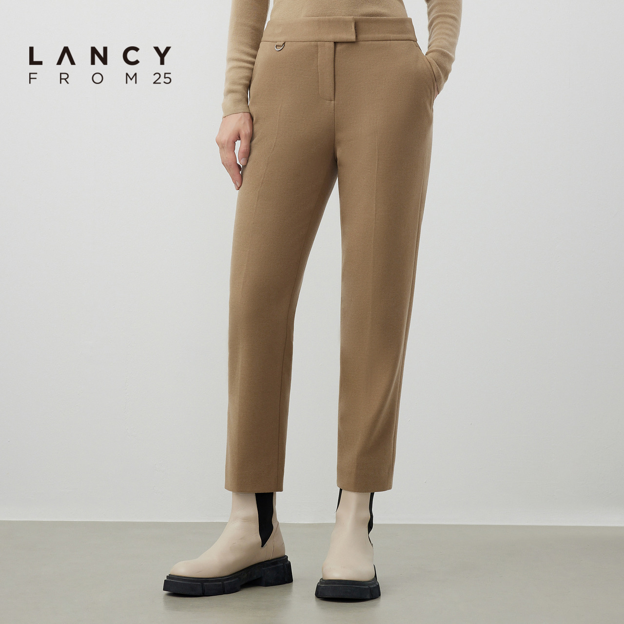 平整腰头 便捷插袋 局部捏褶