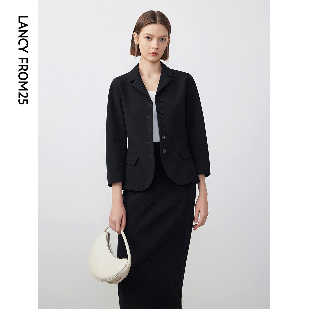 平驳领型 连肩袖设计 九分袖