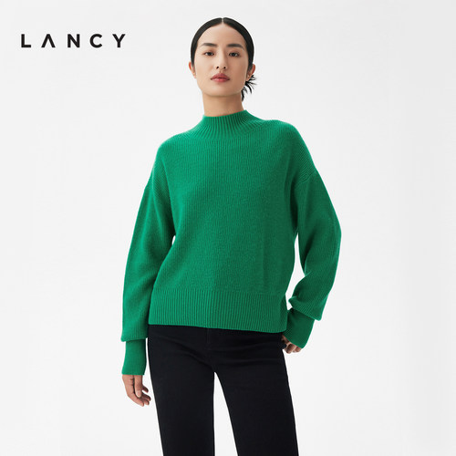 袖口收束 半高领领型 宽松廓形