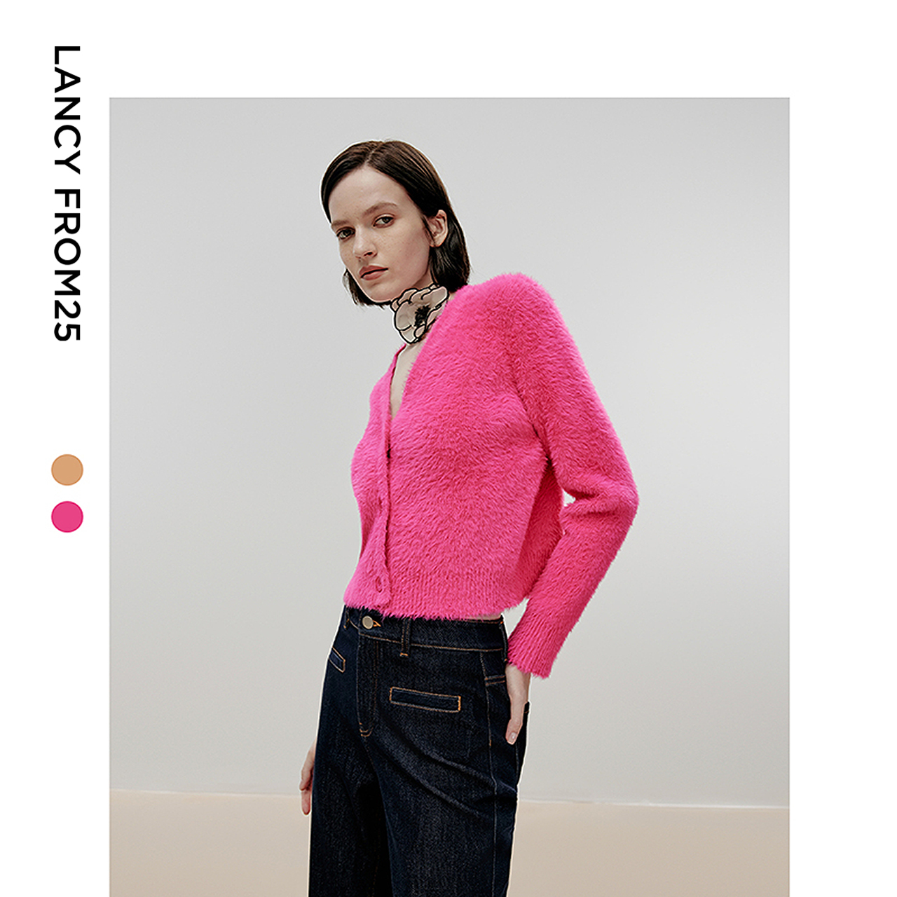 V领开襟 绒毛触感 顺色纽扣