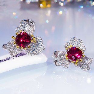 PT950铂金群镶D色莫桑石红钻花朵耳钉1克拉绿钻三瓣花蕊纯银耳坠