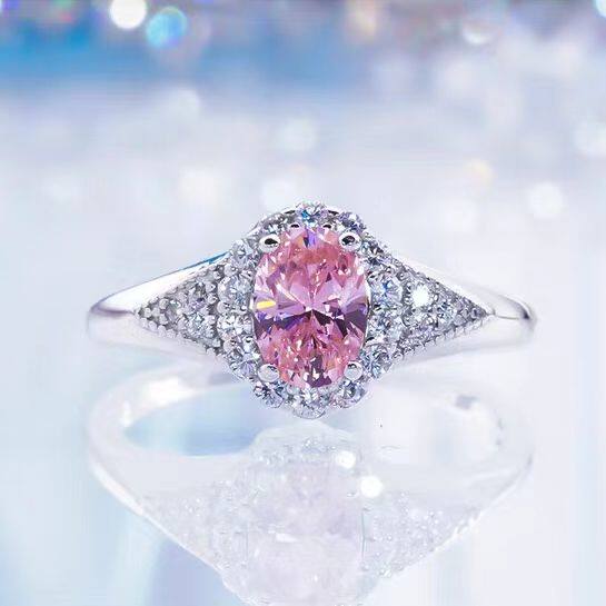 莫桑石微镶椭圆粉钻戒指