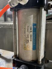 Цилиндр 肇庆方大气缸标准缸10a-5 fa50b60 ry-t/10a-5 sd100b100正品 Fangda