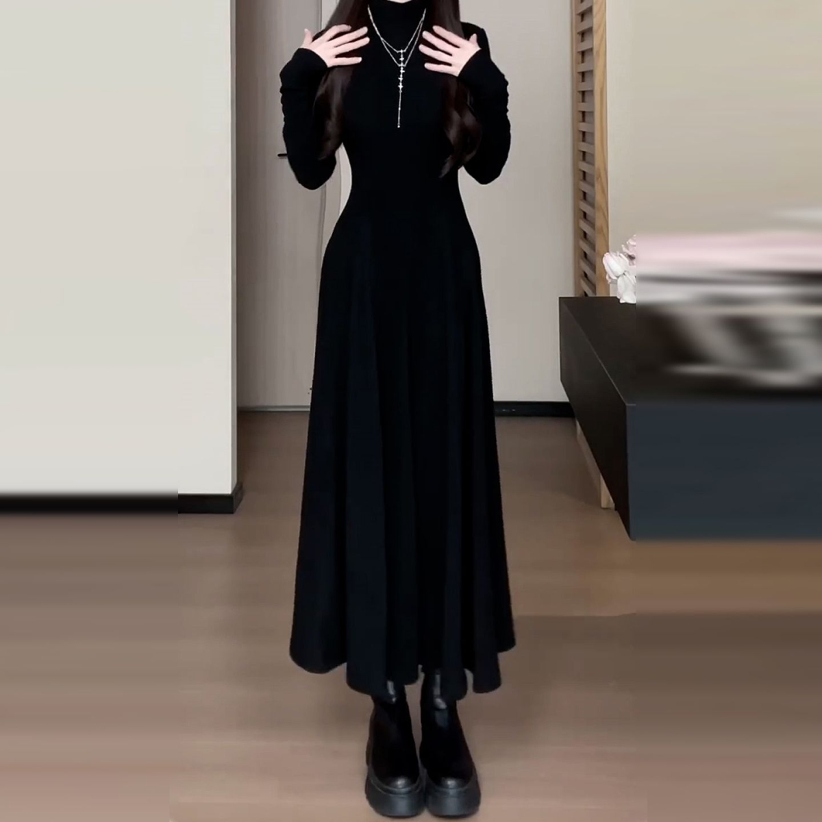气质长袖黑色针织连衣裙子女秋冬季2025新款配大衣的内搭打底长裙