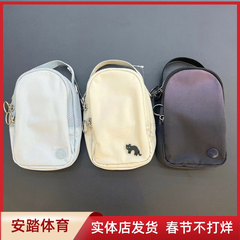 安踏包新款运动单肩包胸包男女通用百搭简约小挎包192528111