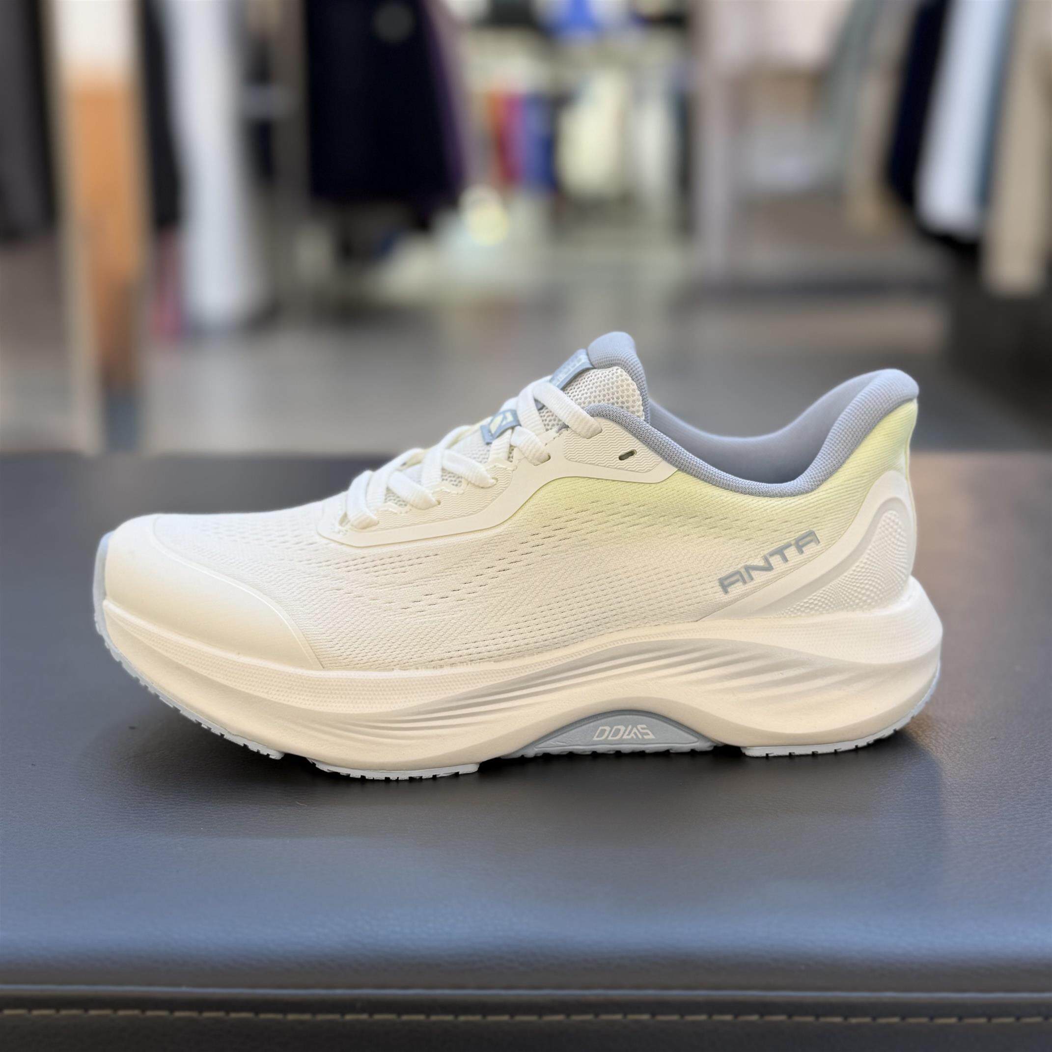 安踏神行15运动鞋女鞋春季新款减震回弹皮面防水鞋122627718