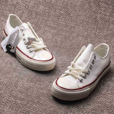 经典款白色低帮系带帆布鞋
