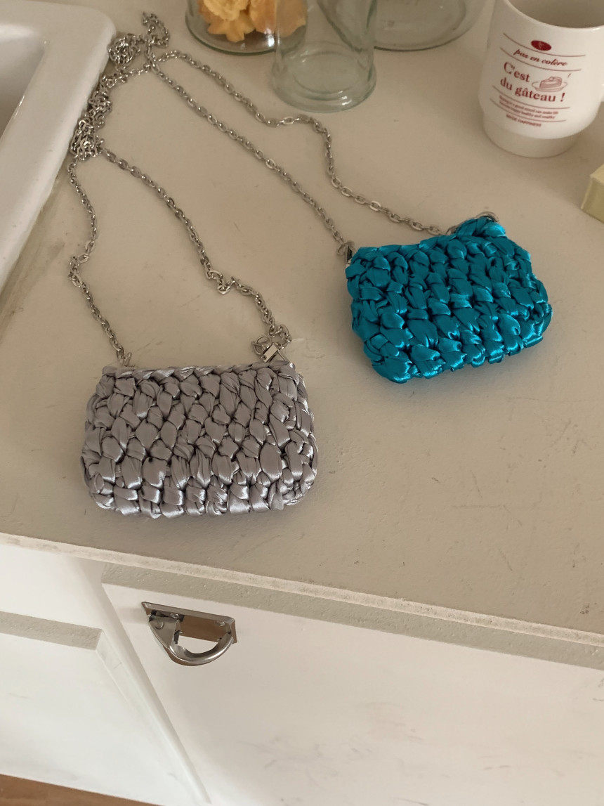 迷你小巧绸缎编织斜挎包包