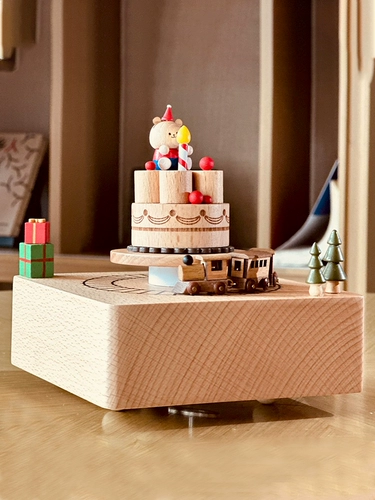 Деревянный поезд, крутящаяся музыкальная шкатулка подходит для мужчин и женщин, с медвежатами