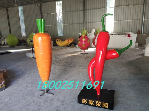 辣椒农场动漫IP卡通玻璃钢大型蔬菜雕塑定制景区亲子乐园形象公仔