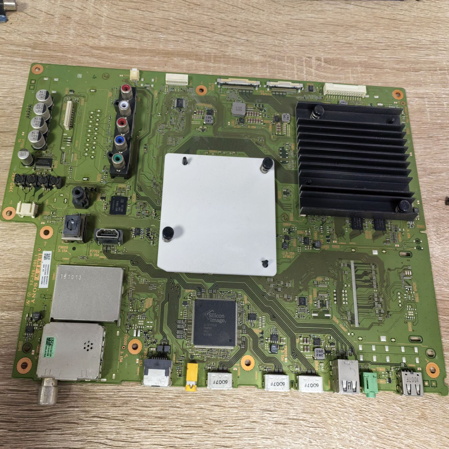 索尼KD-55S8500D 主板1-980-832-21 屏T550QVR05.2实拍图 测好发