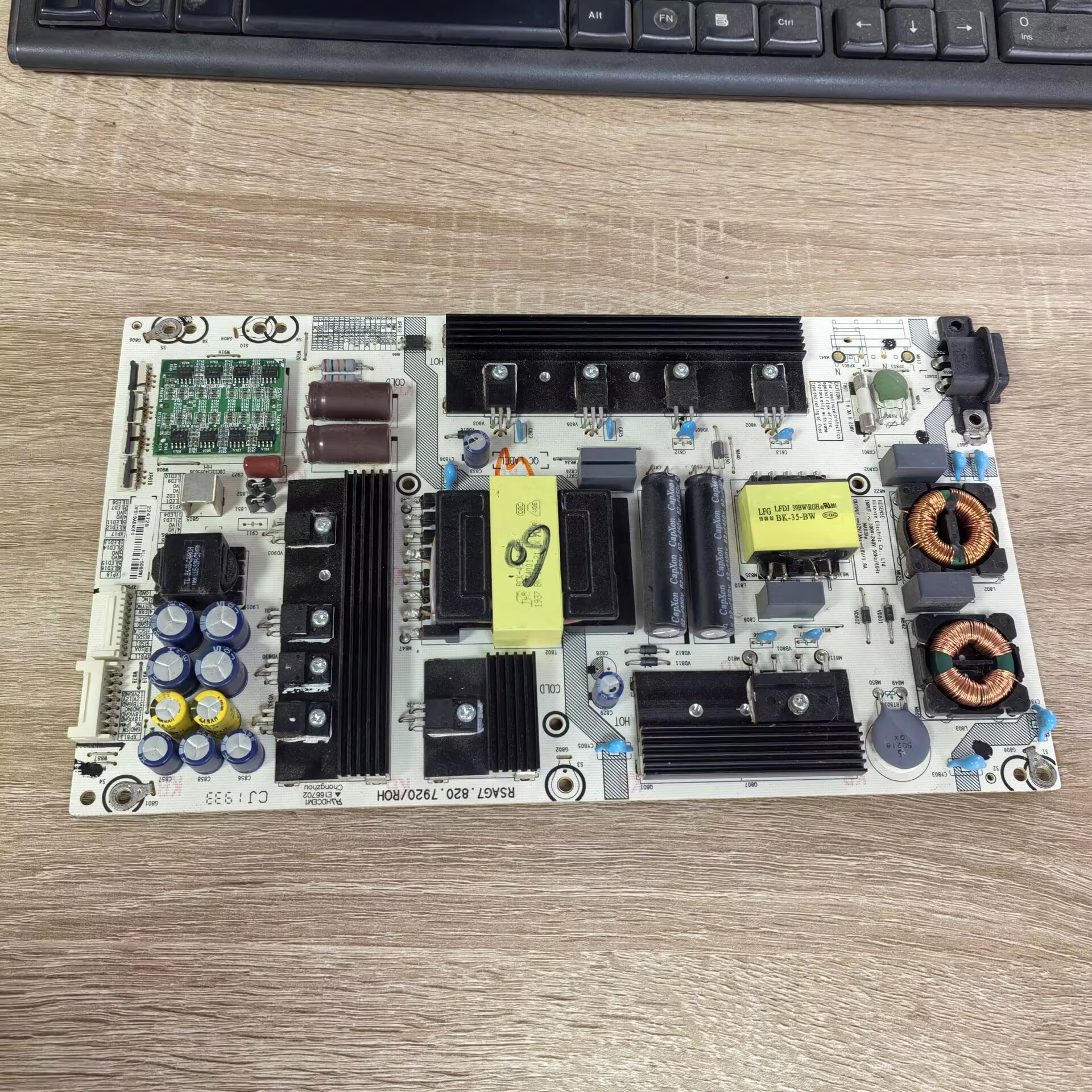 海信HZ60U7A电源板RSAG7.820.
