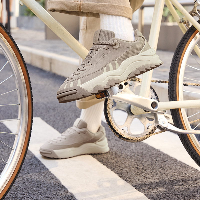 1、凑单后到手69.8元 淘宝搜 领券中心 领消费券 361度情侣款减震轻便跑步鞋 - 线报酷