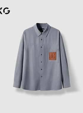 GXG男装 灰色混纺压印LOGO皮标口袋分割设计廓形衬衫24年秋季品