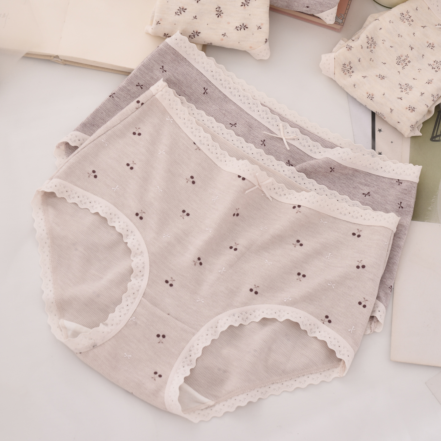 磨毛桑蚕丝底裆莫代尔内裤女蕾丝边小清新日系小碎花高弹三角短裤