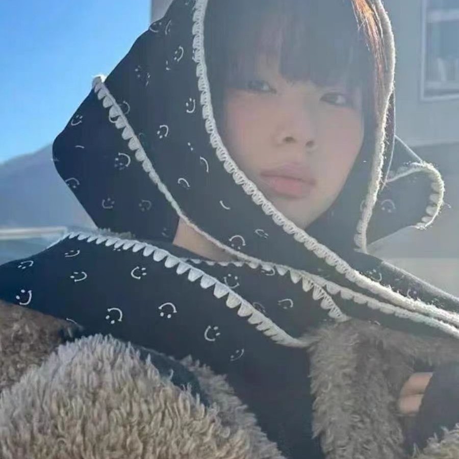 韩国小众 林娜琏同款 甜系花边可爱笑脸满印连帽围巾帽子保暖