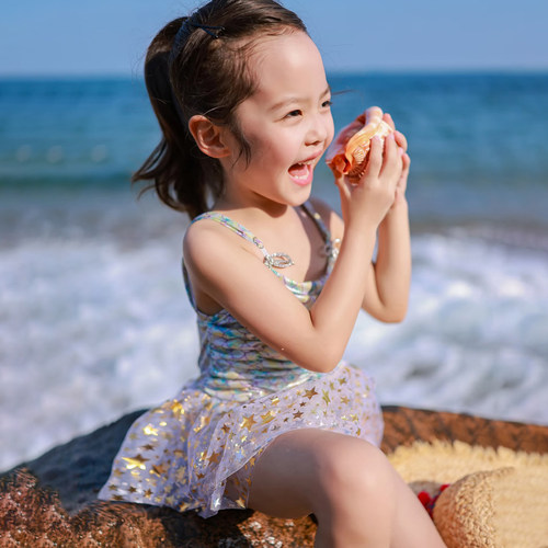 儿童幻彩鱼鳞款吊带夏季速干泳衣
