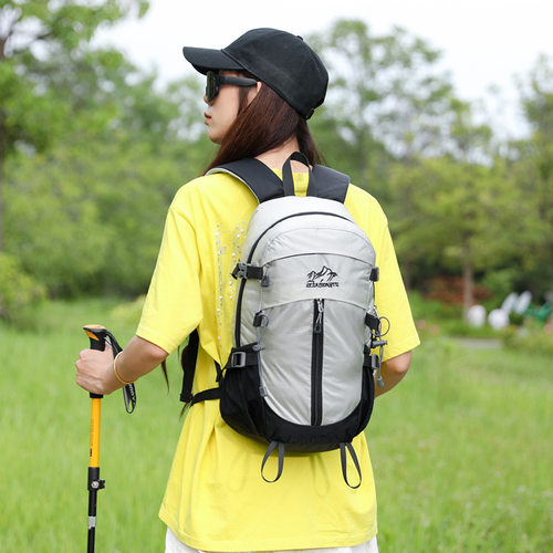 轻量化户外运动旅行登山包减负便携露营越野双肩包防泼水双肩背包