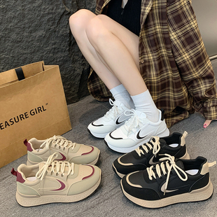 女鞋 透气轻便跑步鞋 胖脚宽肥41到43厚底运动鞋 新款 女2025秋季 大码