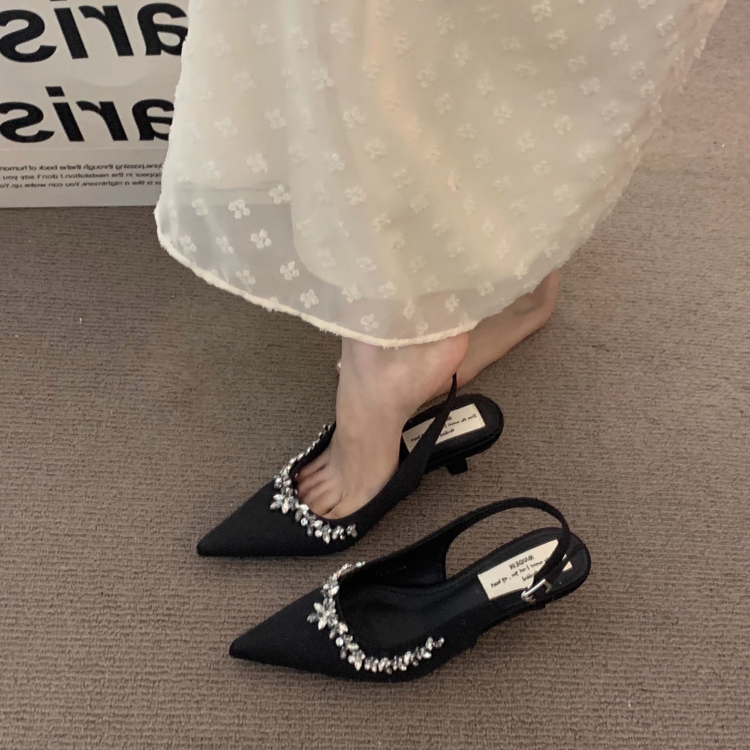 宽脚胖脚大码女鞋41到43一字扣带包头凉鞋水钻高跟鞋细跟后空单鞋