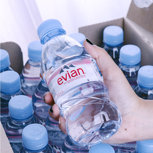 法国进口evian依云饮用天然矿泉水330ml 500ml弱碱性饮用矿泉水