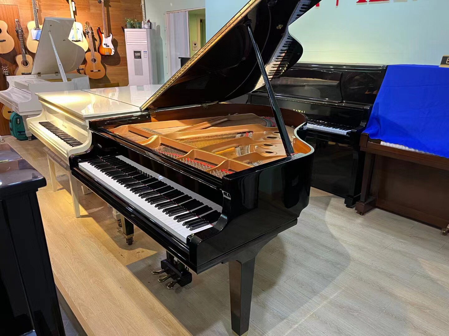 YAMAHA雅马哈三角钢琴GC钢琴