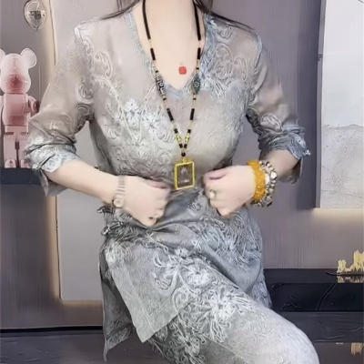 镂空文艺高级上衣长裤减龄穿搭