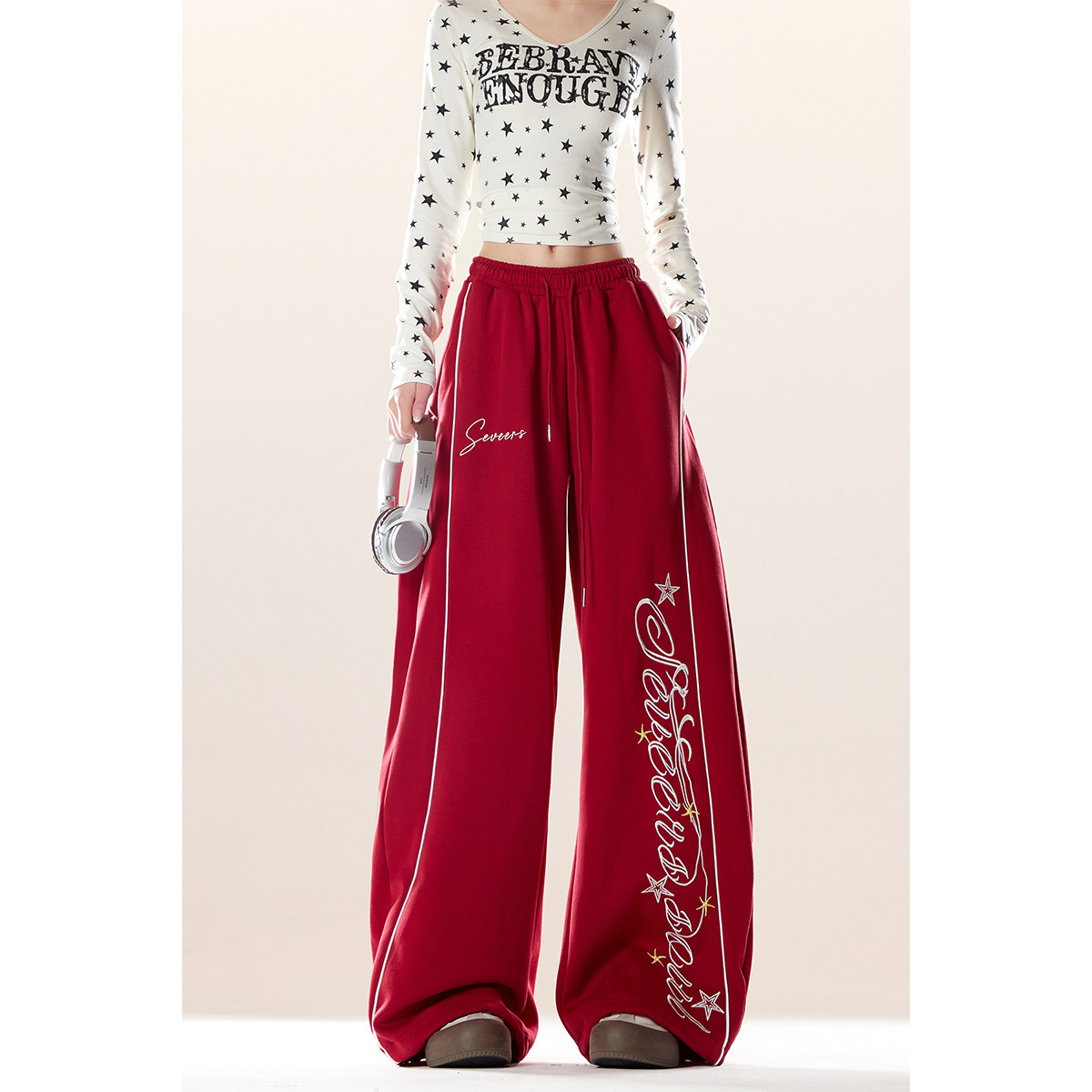 自然涩美式复古红色字母印花运动卫裤女春秋季宽松阔腿休闲弯刀裤,女装/女士精品,卫裤,淘宝优惠券,粉丝福利购,淘宝优惠卷