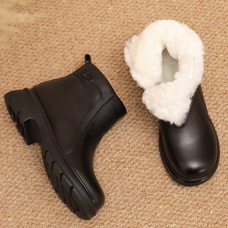 他她女孩真皮羊毛短靴保暖妈妈鞋棉鞋软底中老年人雪地靴2025黑色