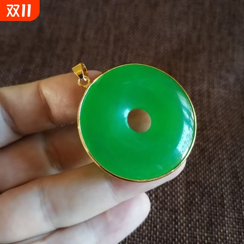 缅甸满绿翡翠色干青冰种平安扣