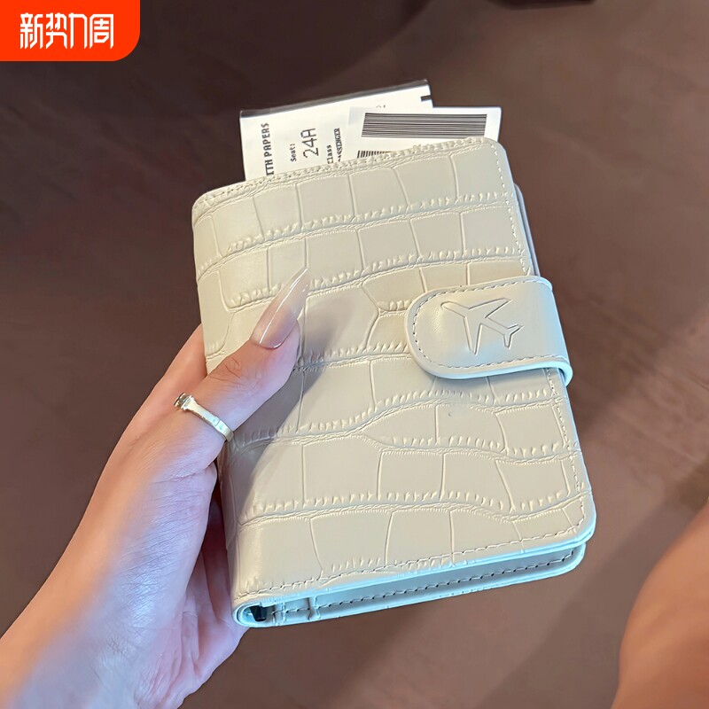 高级红旅行搭子护照夹登机牌收纳包证件保护套卡包防盗刷机票夹女