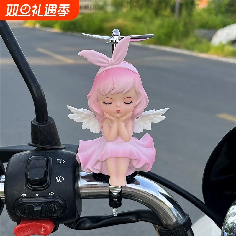 可爱小黄鸭自行车电动车摩托车装饰品车载摆件美少女手办挂件配件