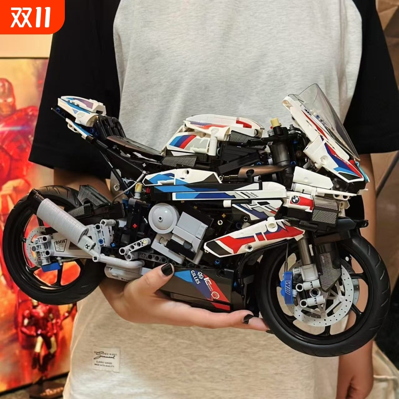 兼容乐高2025新款宝马摩托车积木机械组跑车男孩拼装玩具赛车模型