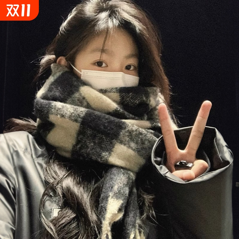 围巾秋冬季女感2025新款情侣保暖加厚围脖男德绒可爱毛衣流苏格子