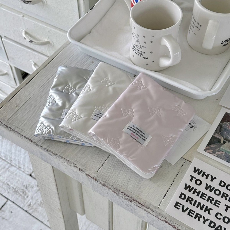 2025新款ins风银粉色蝴蝶结波点证件包可爱小众高颜值卡册护照夹