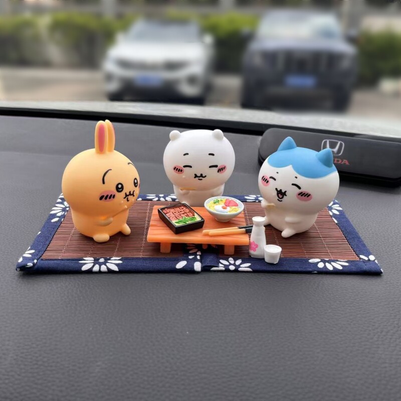吉伊卡娃车载摆件系列3小八盒蛋小车食玩乌萨奇吃饭自嘲