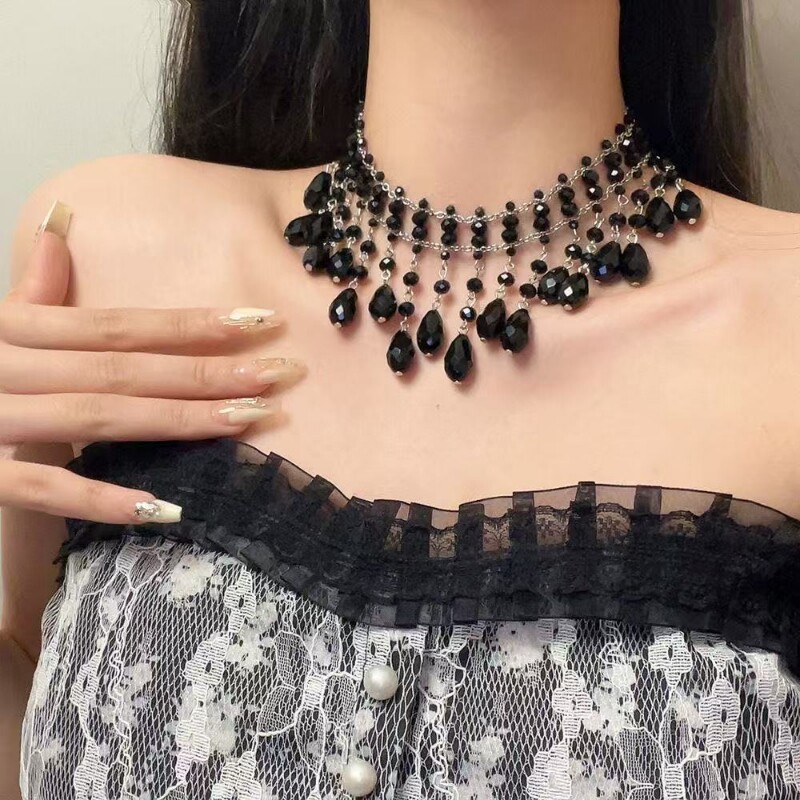 轻奢高级感黑色水滴流苏项链女小众设计感串珠锁骨链复古朋克颈链