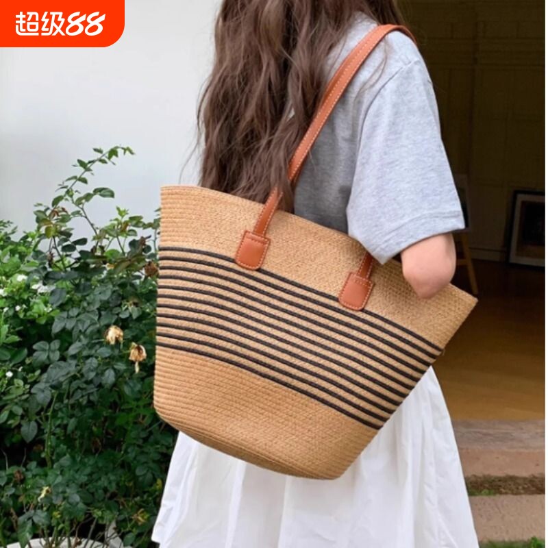 海边度假沙滩包包女2025新款夏季编织单肩包大容量腋下草编水桶包